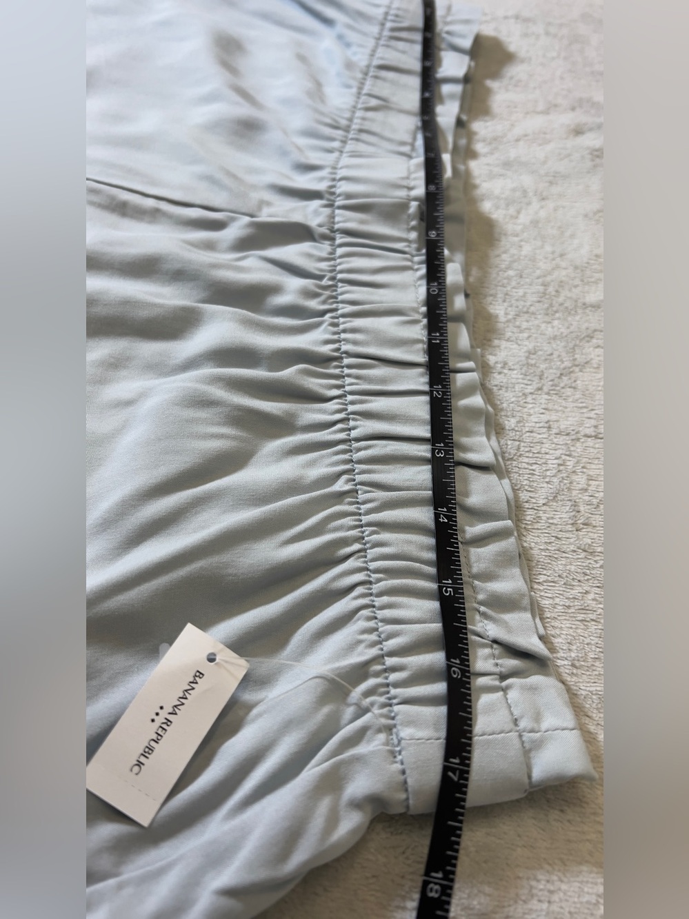 NWT!! Banana Republic Shorts in a Blueish Gray Color Size L Retail $44.99 - Picture 3 of 8